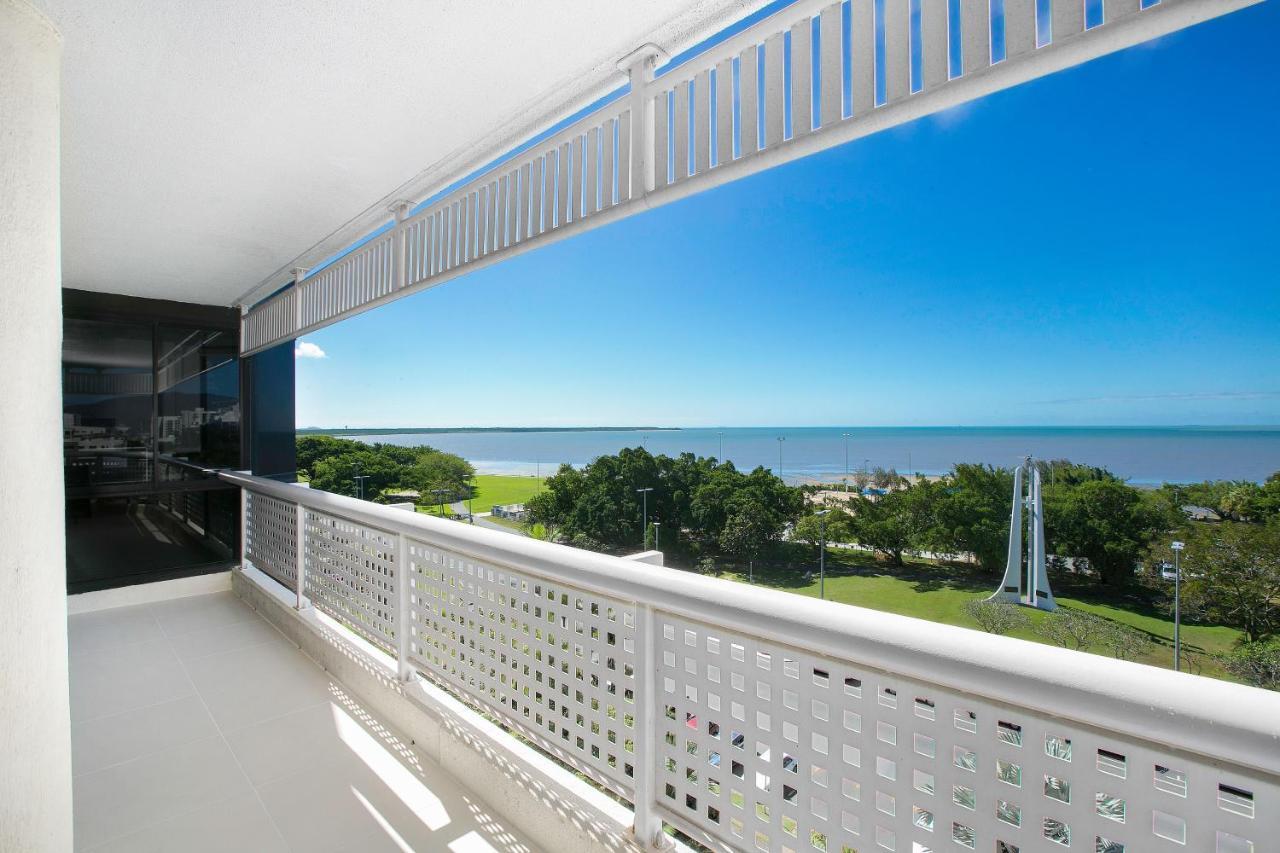 Cairns Luxury Seafront Apartment Esterno foto