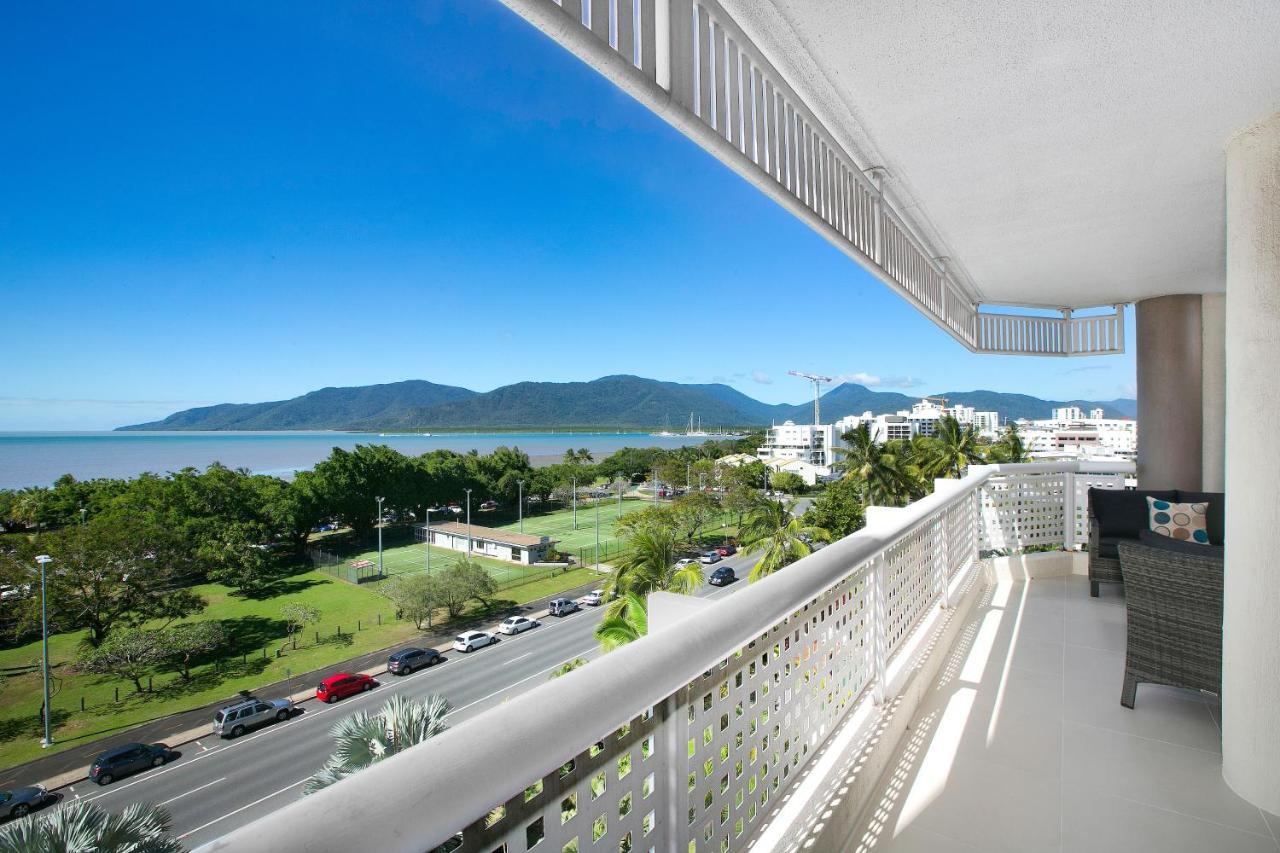 Cairns Luxury Seafront Apartment Esterno foto