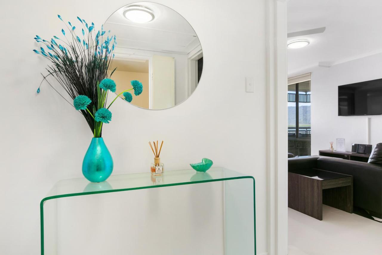 Cairns Luxury Seafront Apartment Esterno foto