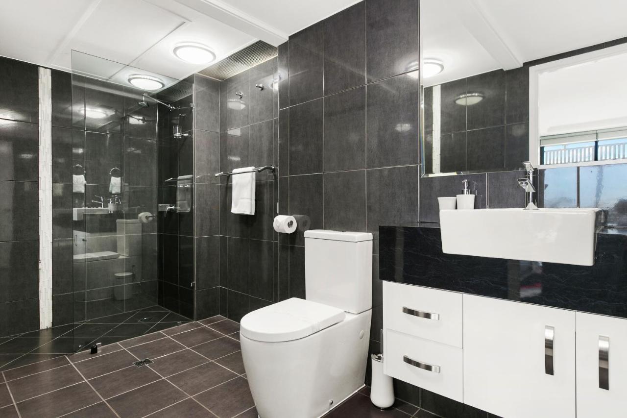 Cairns Luxury Seafront Apartment Esterno foto
