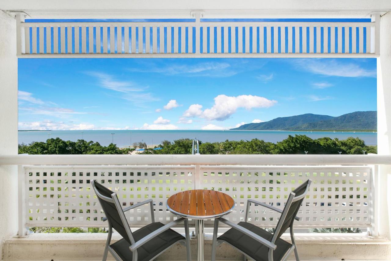 Cairns Luxury Seafront Apartment Esterno foto