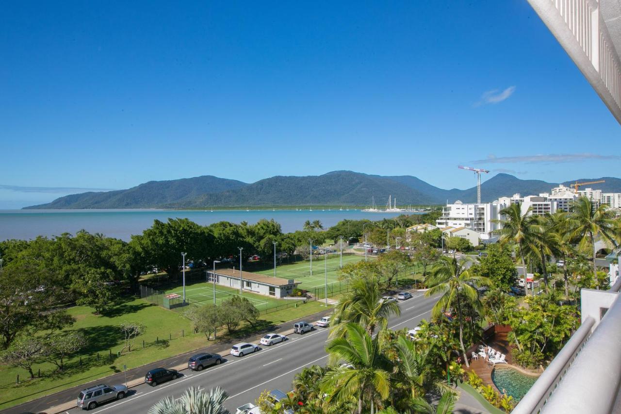 Cairns Luxury Seafront Apartment Esterno foto